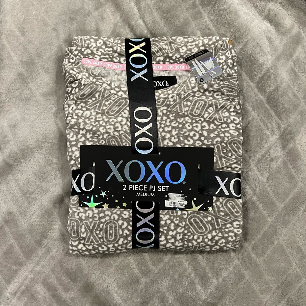 NWT women’s xoxo fleece pajama set